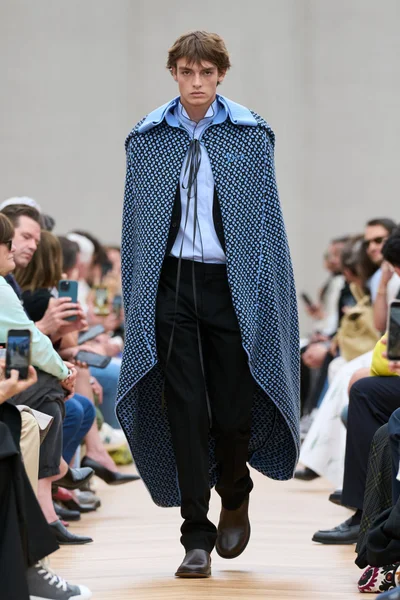 Look 28